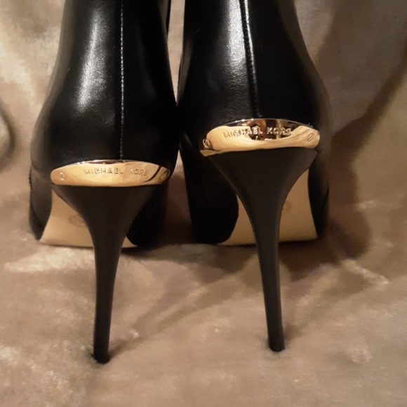 Michael Kors leather boot - Picture 2 of 5
